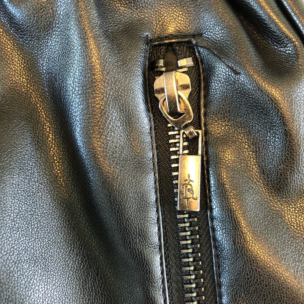 Shorts - Picture 6 of 11